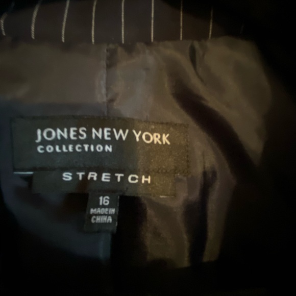 Jones New York Collection pant suit - Picture 3 of 6